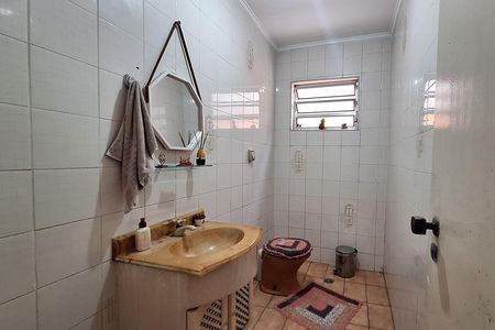 Casa à venda com 249m², 3 quartos e 2 vagas Casa à venda com 249m², 3 quartos e 2 vagasBanheiro social