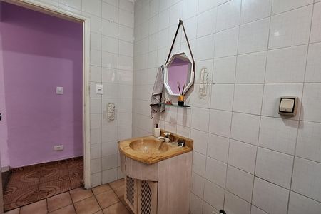 Casa à venda com 249m², 3 quartos e 2 vagas Casa à venda com 249m², 3 quartos e 2 vagasBanheiro social