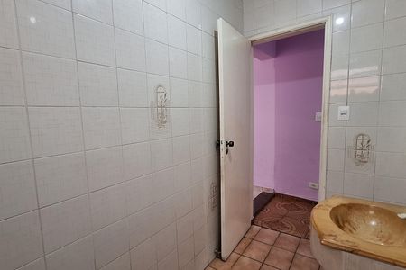 Casa à venda com 249m², 3 quartos e 2 vagas Casa à venda com 249m², 3 quartos e 2 vagasBanheiro social