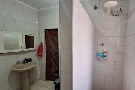 Casa à venda com 249m², 3 quartos e 2 vagas Casa à venda com 249m², 3 quartos e 2 vagasBanheiro social