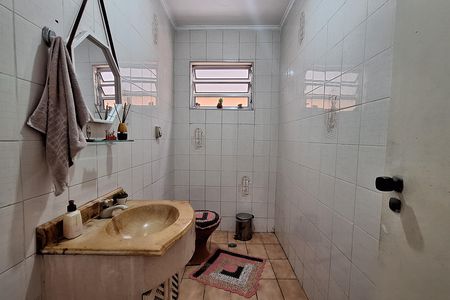 Casa à venda com 249m², 3 quartos e 2 vagas Casa à venda com 249m², 3 quartos e 2 vagasBanheiro social