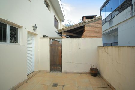 Casa para alugar com 350m², 4 quartos e 4 vagasQuintal de serviço 
