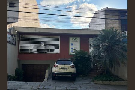 Casa para alugar com 350m², 4 quartos e 4 vagasFachada e acesso 