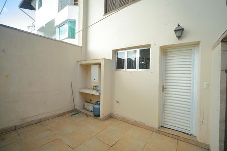 Casa para alugar com 350m², 4 quartos e 4 vagasQuintal de serviço 