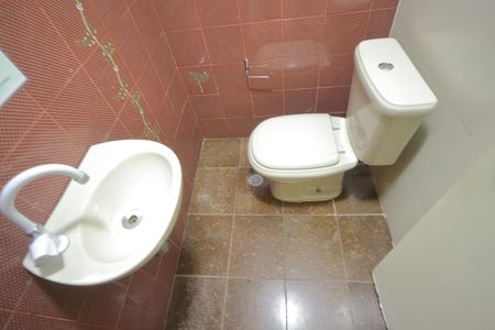 Casa para alugar com 350m², 4 quartos e 4 vagasBanheiro de serviço 