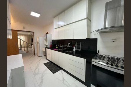 Casa à venda com 3 quartos, 200m² em Jardim Novo Mundo, São Paulo