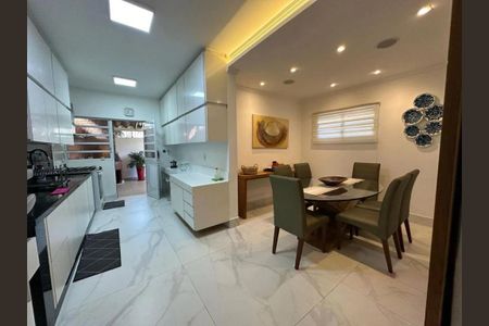 Casa à venda com 3 quartos, 200m² em Jardim Novo Mundo, São Paulo