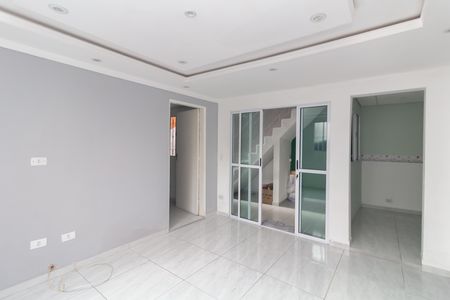 Sala de casa para alugar com 2 quartos, 70m² em Vila Luzimar, São Paulo