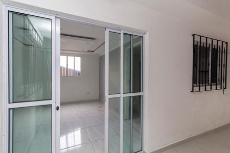 Casa para alugar com 70m², 2 quartos e sem vagaÁrea externa