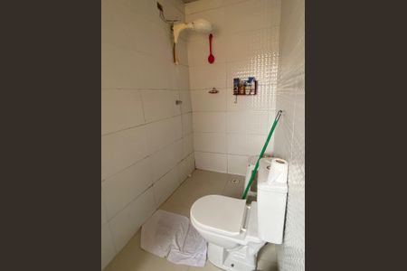 Casa à venda com 213m², 4 quartos e 5 vagas Casa à venda com 213m², 4 quartos e 5 vagasBanheiro