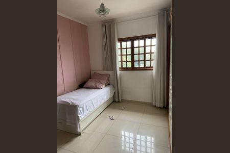 Casa à venda com 213m², 4 quartos e 5 vagas Casa à venda com 213m², 4 quartos e 5 vagasQuarto