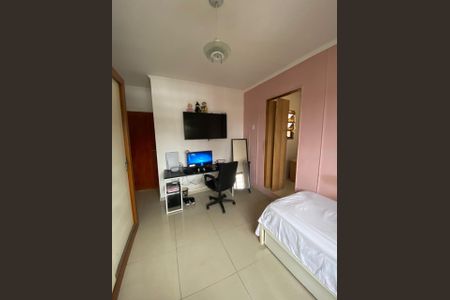 Casa à venda com 213m², 4 quartos e 5 vagas Casa à venda com 213m², 4 quartos e 5 vagasQuarto