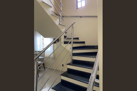 Casa à venda com 213m², 4 quartos e 5 vagas Casa à venda com 213m², 4 quartos e 5 vagasSala