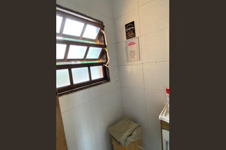 Banheiro de casa à venda com 4 quartos, 213m² em Parque Sonia, São Paulo