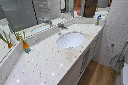 Apartamento para alugar com 100m², 3 quartos e 2 vagasBanheiro da Suíte
