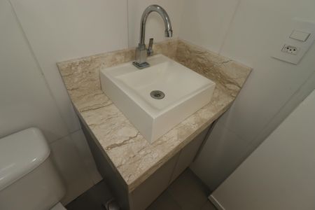 Apartamento para alugar com 49m², 2 quartos e 1 vagaBanheiro - Pia