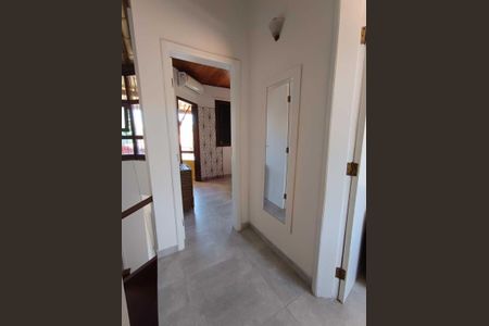 Casa de condomínio para alugar com 360m², 3 quartos e 2 vagasCorredor