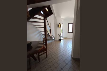 Sala de casa de condomínio para alugar com 3 quartos, 360m² em Itapuã, Salvador