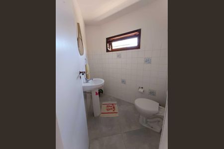 Casa de condomínio para alugar com 360m², 3 quartos e 2 vagasBanheiro