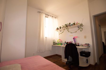 Apartamento à venda com 60m², 3 quartos e 1 vagaQuarto 02
