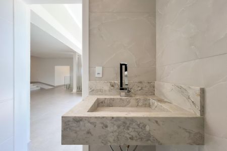Casa de condomínio à venda com 759m², 5 quartos e 8 vagas Casa de condomínio à venda com 759m², 5 quartos e 8 vagasLavabo