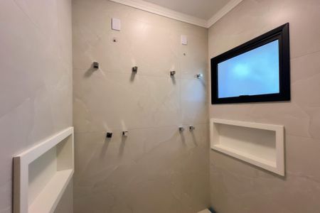 Casa de condomínio à venda com 759m², 5 quartos e 8 vagas Casa de condomínio à venda com 759m², 5 quartos e 8 vagasBanheiro da Suíte 2