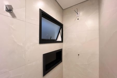 Casa de condomínio à venda com 759m², 5 quartos e 8 vagas Casa de condomínio à venda com 759m², 5 quartos e 8 vagasBanheiro de apoio
