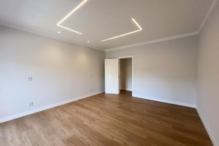 Casa de condomínio à venda com 759m², 5 quartos e 8 vagas Casa de condomínio à venda com 759m², 5 quartos e 8 vagasSuíte 2
