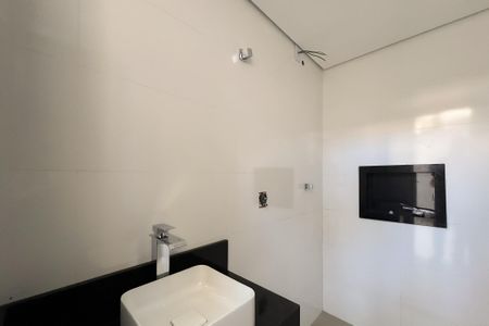 Casa de condomínio à venda com 759m², 5 quartos e 8 vagas Casa de condomínio à venda com 759m², 5 quartos e 8 vagasBanheiro de serviço