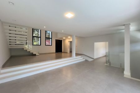 Casa de condomínio à venda com 759m², 5 quartos e 8 vagas Casa de condomínio à venda com 759m², 5 quartos e 8 vagasSala
