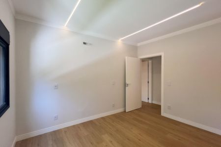 Casa de condomínio à venda com 759m², 5 quartos e 8 vagas Casa de condomínio à venda com 759m², 5 quartos e 8 vagasSuíte 3