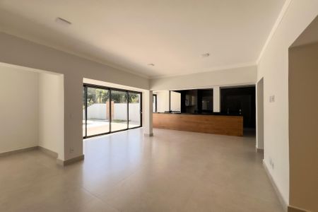 Casa de condomínio à venda com 759m², 5 quartos e 8 vagas Casa de condomínio à venda com 759m², 5 quartos e 8 vagasChurrasqueira