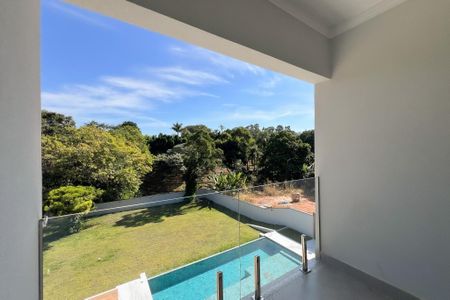 Casa de condomínio à venda com 759m², 5 quartos e 8 vagas Casa de condomínio à venda com 759m², 5 quartos e 8 vagasVista da Suíte 2