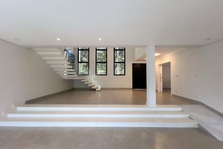 Casa de condomínio à venda com 759m², 5 quartos e 8 vagas Casa de condomínio à venda com 759m², 5 quartos e 8 vagasSala