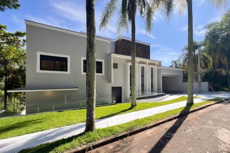 Casa de condomínio à venda com 759m², 5 quartos e 8 vagas Casa de condomínio à venda com 759m², 5 quartos e 8 vagasFachada