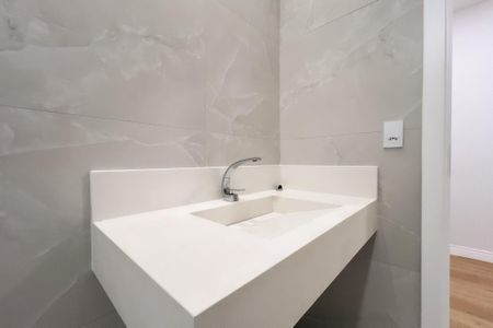 Casa de condomínio à venda com 759m², 5 quartos e 8 vagas Casa de condomínio à venda com 759m², 5 quartos e 8 vagasBanheiro da Suíte 2