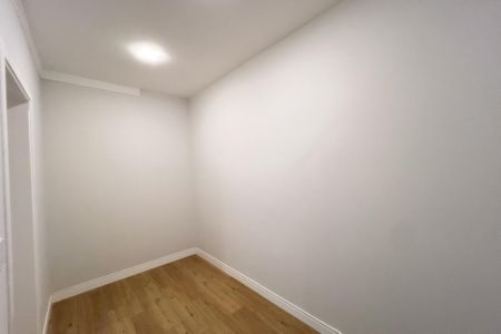 Casa de condomínio à venda com 759m², 5 quartos e 8 vagas Casa de condomínio à venda com 759m², 5 quartos e 8 vagasCloset da suíte 2