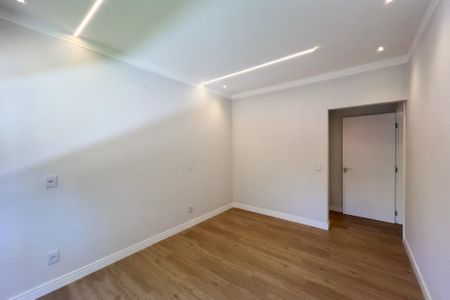Casa de condomínio à venda com 759m², 5 quartos e 8 vagas Casa de condomínio à venda com 759m², 5 quartos e 8 vagasSuíte 4