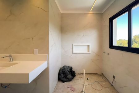 Casa de condomínio à venda com 759m², 5 quartos e 8 vagas Casa de condomínio à venda com 759m², 5 quartos e 8 vagasBanheiro da Suíte 1