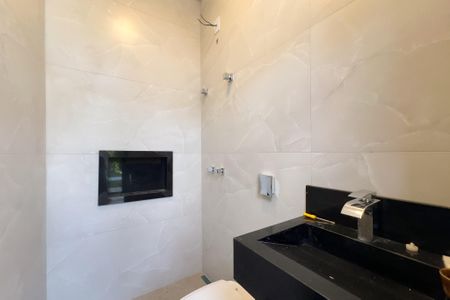 Casa de condomínio à venda com 759m², 5 quartos e 8 vagas Casa de condomínio à venda com 759m², 5 quartos e 8 vagasBanheiro de serviço