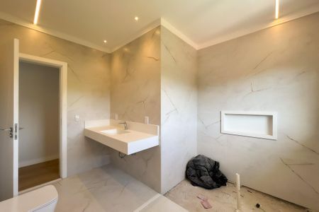 Casa de condomínio à venda com 759m², 5 quartos e 8 vagas Casa de condomínio à venda com 759m², 5 quartos e 8 vagasBanheiro da Suíte 1
