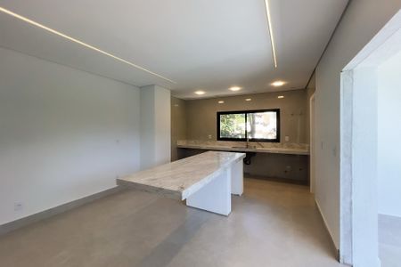Casa de condomínio à venda com 759m², 5 quartos e 8 vagas Casa de condomínio à venda com 759m², 5 quartos e 8 vagasCozinha