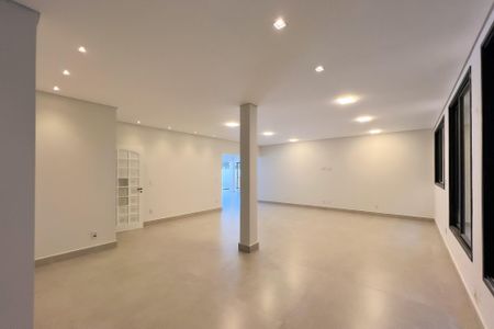 Casa de condomínio à venda com 759m², 5 quartos e 8 vagas Casa de condomínio à venda com 759m², 5 quartos e 8 vagasSalão de Festas
