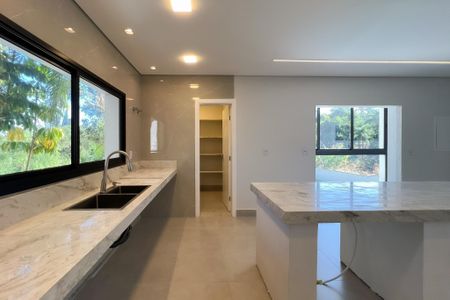 Casa de condomínio à venda com 759m², 5 quartos e 8 vagas Casa de condomínio à venda com 759m², 5 quartos e 8 vagasCozinha