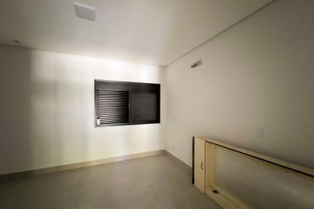 Casa de condomínio à venda com 759m², 5 quartos e 8 vagas Casa de condomínio à venda com 759m², 5 quartos e 8 vagasQuarto de apoio