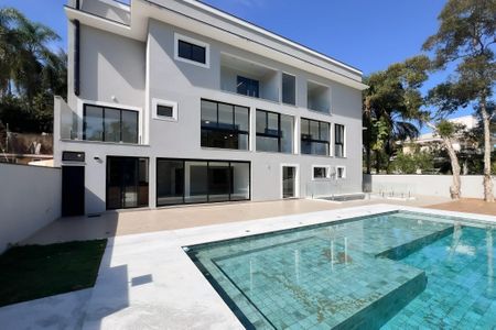 Casa de condomínio à venda com 759m², 5 quartos e 8 vagas Casa de condomínio à venda com 759m², 5 quartos e 8 vagasPiscina