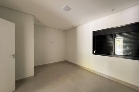 Casa de condomínio à venda com 759m², 5 quartos e 8 vagas Casa de condomínio à venda com 759m², 5 quartos e 8 vagasQuarto de apoio