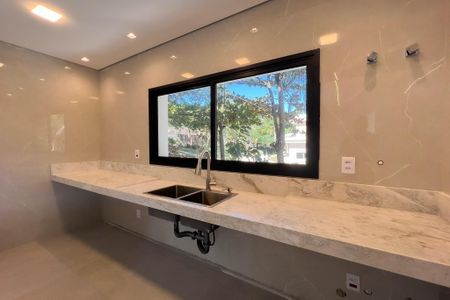 Casa de condomínio à venda com 759m², 5 quartos e 8 vagas Casa de condomínio à venda com 759m², 5 quartos e 8 vagasCozinha