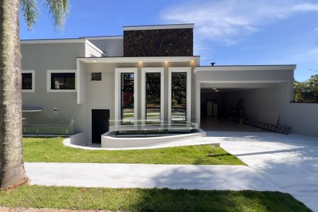 Casa de condomínio à venda com 759m², 5 quartos e 8 vagas Casa de condomínio à venda com 759m², 5 quartos e 8 vagasFachada
