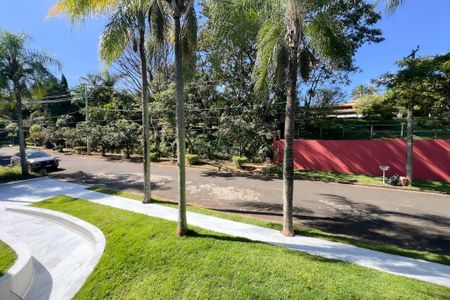 Casa de condomínio à venda com 759m², 5 quartos e 8 vagas Casa de condomínio à venda com 759m², 5 quartos e 8 vagasVista da Suíte 4